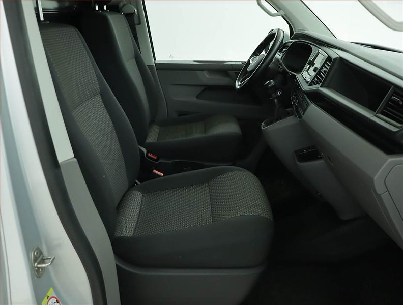 Volkswagen Transporter (2023) 2.0 TDI, ČR, 1Maj - fotka 9 z 16