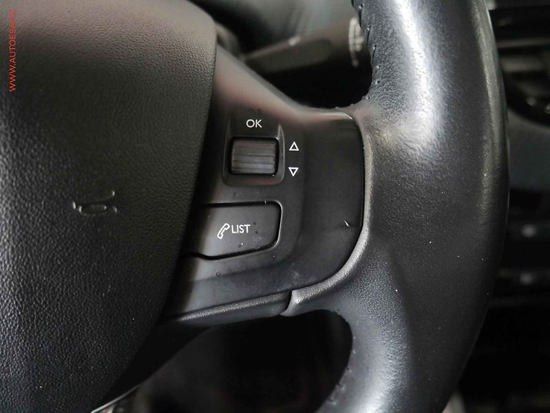 Peugeot 2008 (2018) 1.2 PT, ČR, Active - fotka 13 z 19