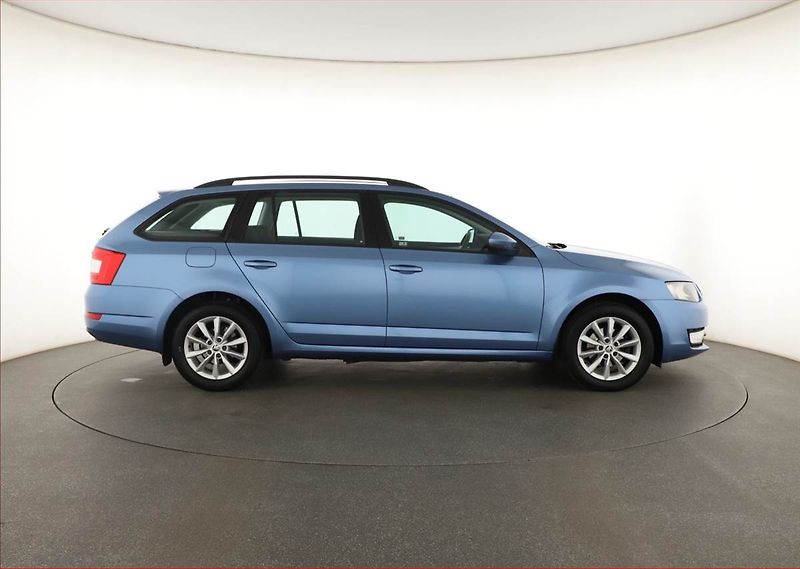 Škoda Octavia (2014) 1.6 TDI, Serv.kniha, Tempomat - fotka 6 z 13