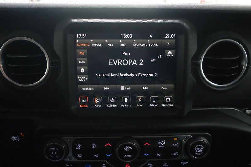 Jeep Wrangler (2022) 2.0 4xe PHEV Unlimited Sahara - fotka 26 z 50