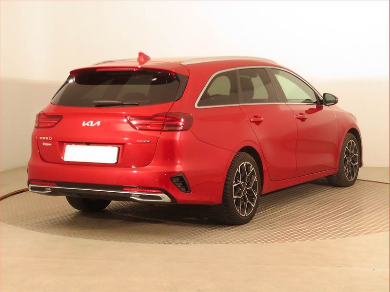 Kia Ceed (2022) GT Line 1.5 T-GDI, Serv.kniha - fotka 5 z 17