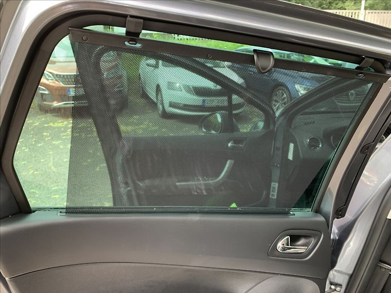Peugeot 308 1,6 HDI  SW 7.MÍST - fotka 17 z 18