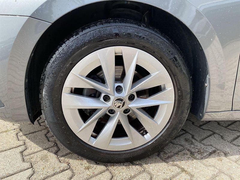 Škoda Octavia (2023) Combi 2.0 TDI DSG Style - fotka 33 z 37