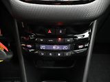 Peugeot 2008 1,2 VTi 60kW AT,Navi - náhled 22