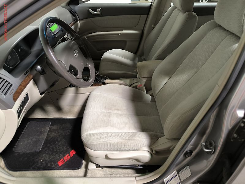 Hyundai Sonata (2009) 2.4i, ČR - fotka 9 z 17