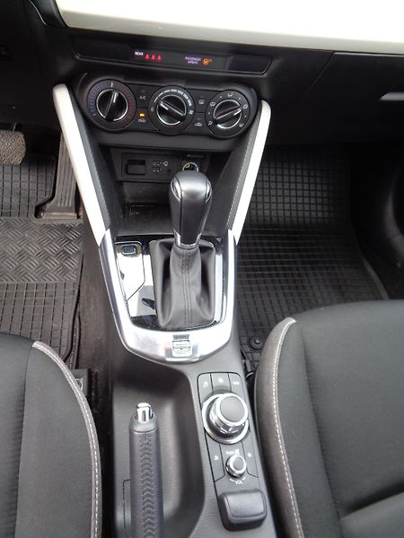 Mazda 2 HB 1,5i, AT, C-Line, z.pneu! - fotka 18 z 19