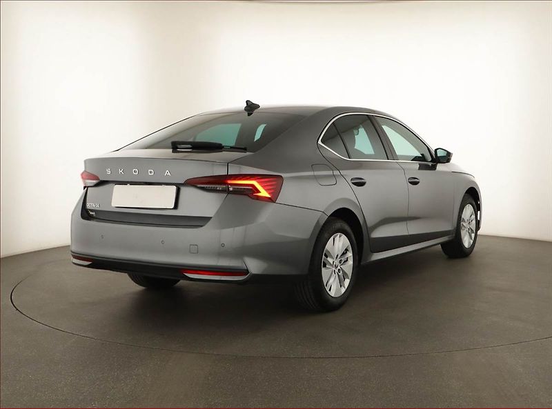Škoda Octavia (2024) Top Selection 1.5 eTSI mHEV - fotka 5 z 16