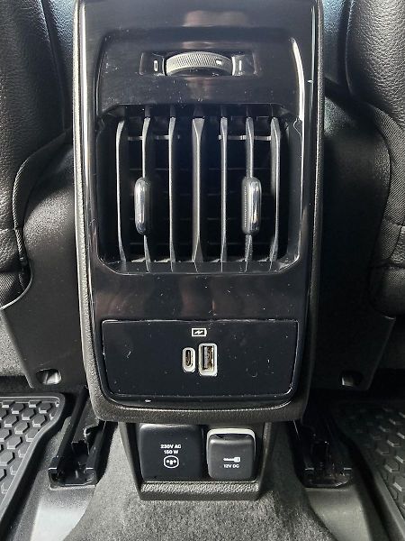 Jeep Compass 110kW LIMITED KAMERA 360° - fotka 37 z 40