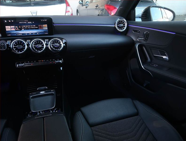 Mercedes-Benz Třídy A (2024) A 200 d - fotka 8 z 17