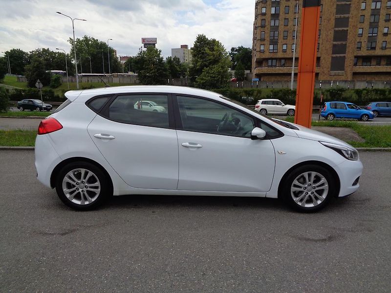 Kia Ceed (2015) 1.4  CVVT,KOUPENO ČR,1.MAJITEL - fotka 5 z 12