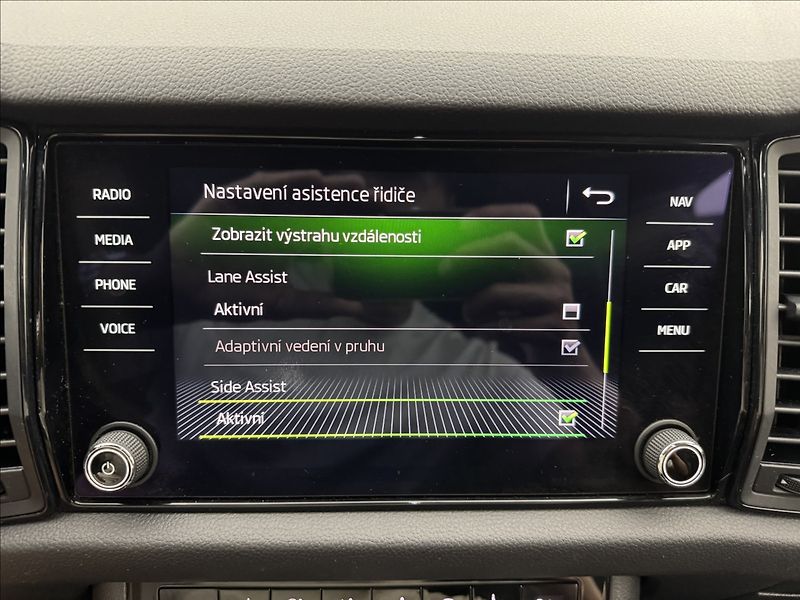 Škoda Kodiaq 2,0 RS CANTON DPH DCC 360° ČR - fotka 21 z 49