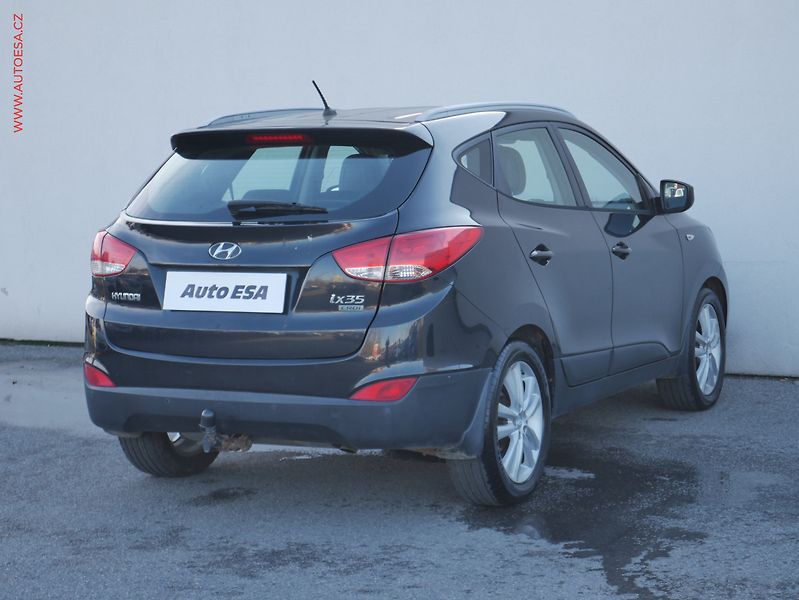 Hyundai ix35 (2010) 2.0 CRDi, ČR, AC, temp, tažné - fotka 4 z 20