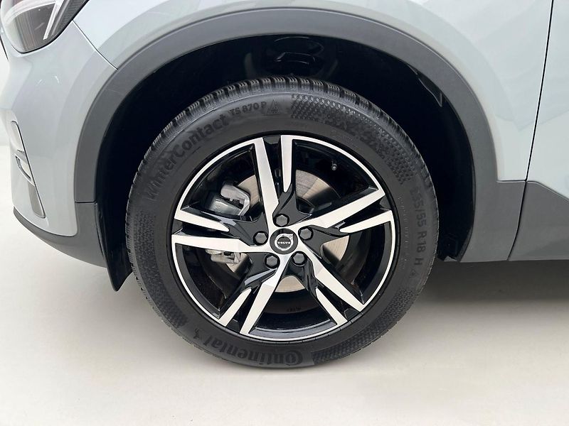 Volvo XC40 B3 DARK PLUS AUT CZ 1. maj. - fotka 15 z 45