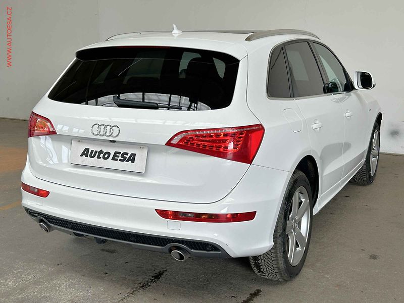 Audi Q5 (2010) 3.0 TDi Quattro, S-line, AT - fotka 4 z 17