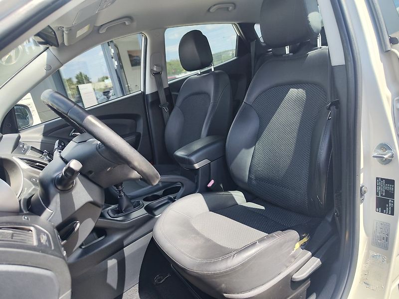 Hyundai ix35 1.7 CRDI/85kW trikolor - fotka 16 z 26