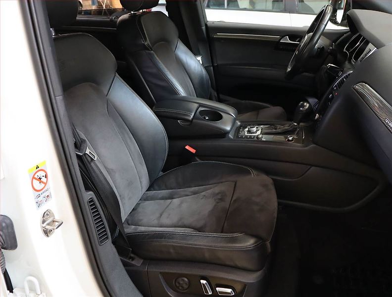 Audi Q7 (2010) S-Line 3.0 TDI, 4X4, Automat - fotka 9 z 26