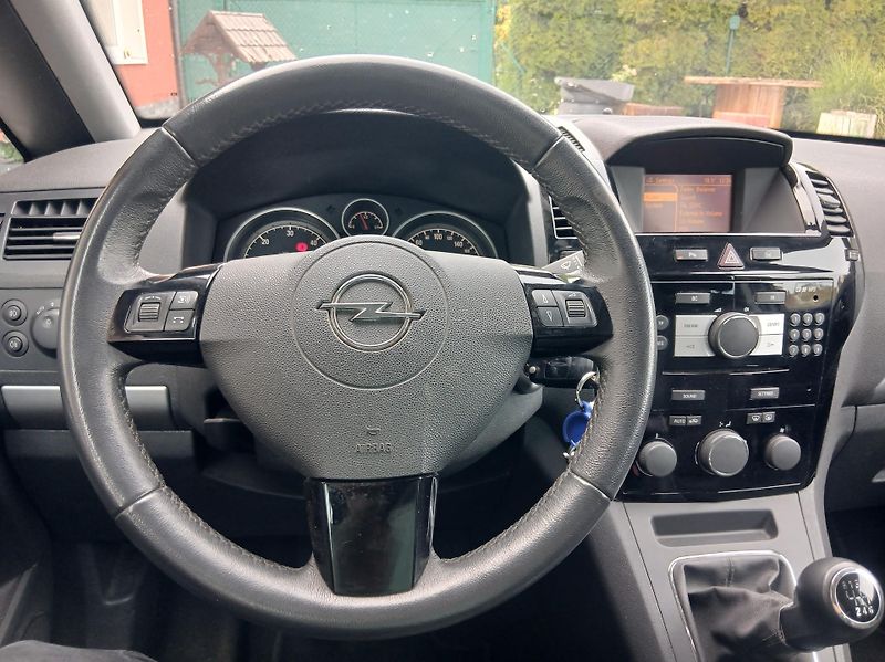Opel Zafira 1.7 CDTi - fotka 20 z 34