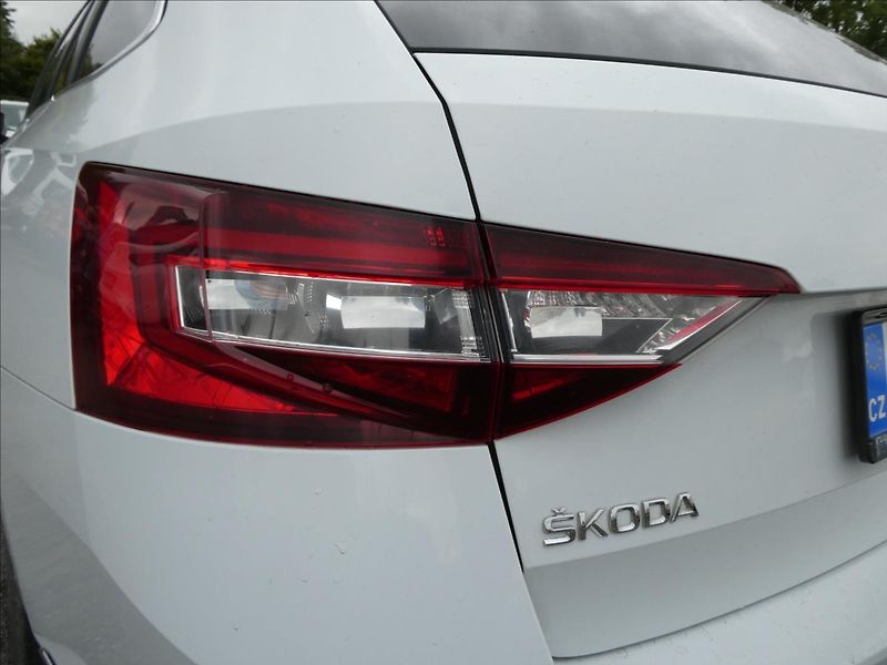 Škoda Superb 2,0 TDI 140kW 4x4 DSG Laurin&K - fotka 11 z 56