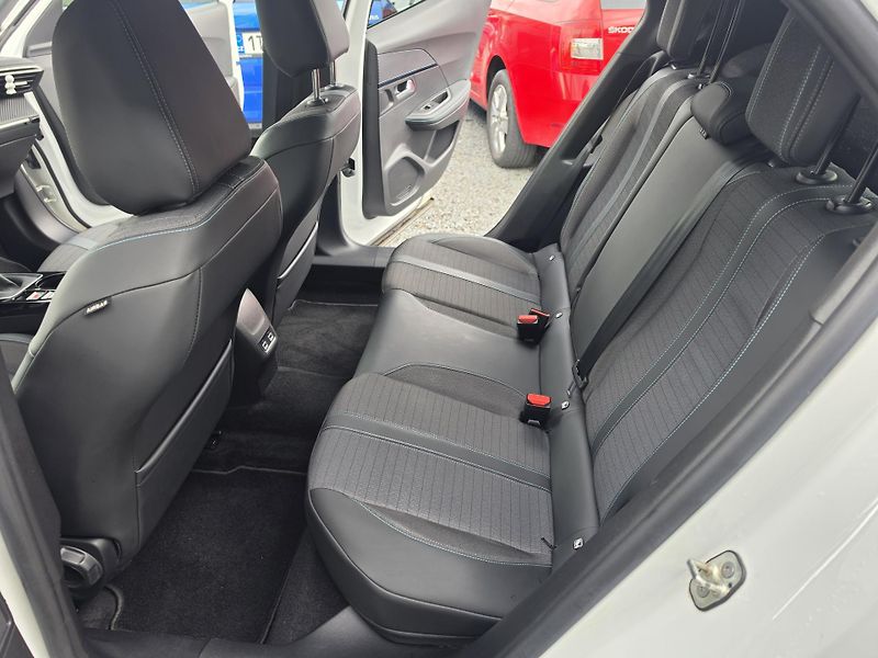 Peugeot 2008 1.2 T 96KW 54tkm  - fotka 8 z 25