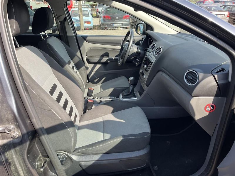 Ford Focus 1,8 i KLIMA 2x KOLA VYHŘ. OKNO - fotka 11 z 37