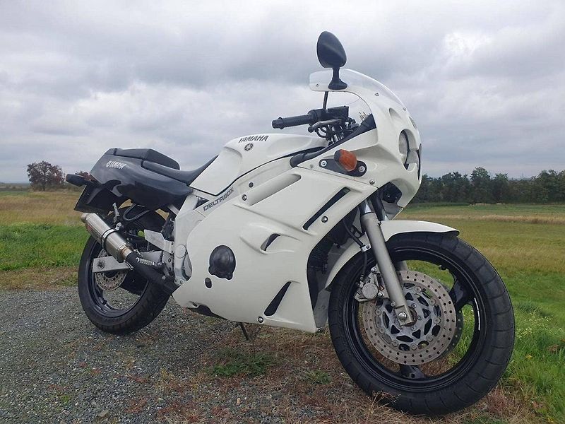 Yamaha FZR 600 (1996) - fotka 1 z 9