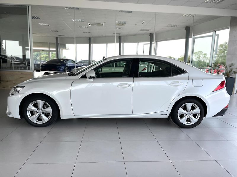 Lexus IS 300h IS 300h*AUT*Hybrid*Kamera* - fotka 8 z 31