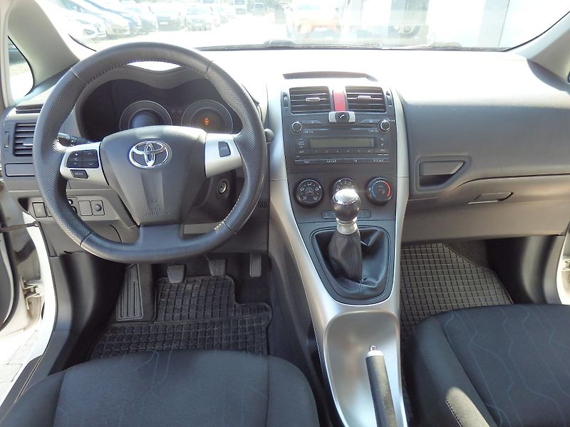 Toyota Auris 1.6 VALVE MATIC ZÁLOHOVÁNO - fotka 12 z 15