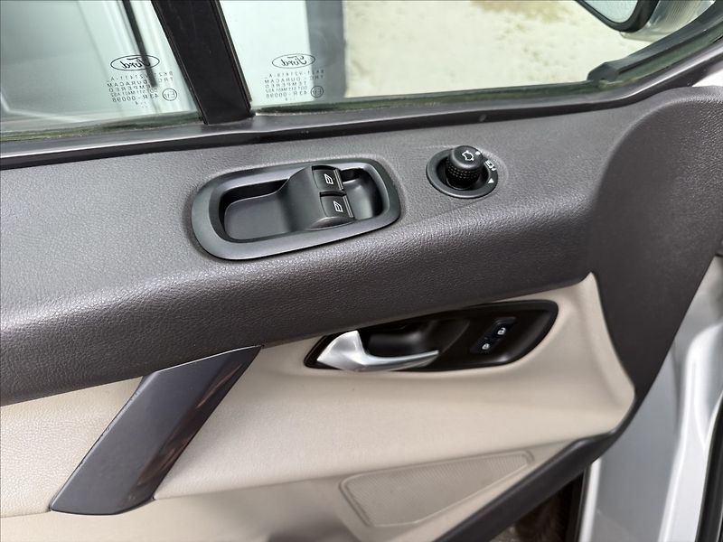 Ford Tourneo Custom 2,2 Titanium 114kW,po servisu - fotka 18 z 29