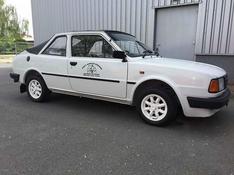 Škoda Rapid 136 kabriolet Lux.