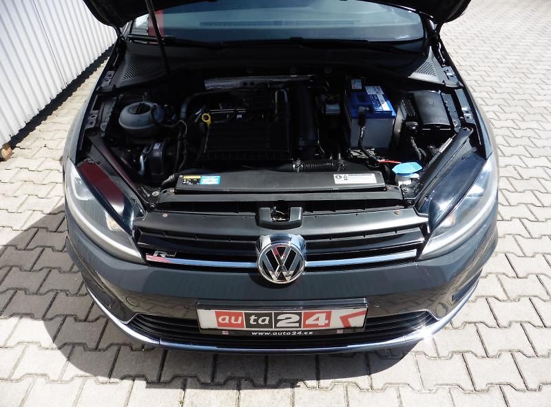 Volkswagen Golf 1,4 TSi Lounge, Vyhř. sed, Xen - fotka 13 z 14
