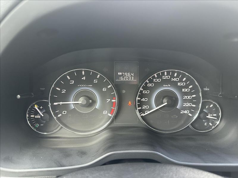Subaru Legacy 2,0 Serviska 4X4 - fotka 15 z 21