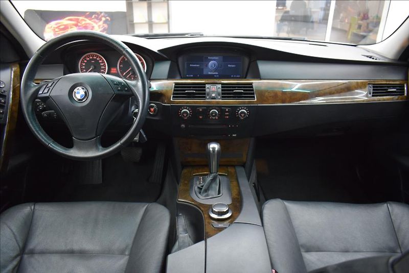 BMW Řada 5 3,0 530XD, xen,navi,servis, - fotka 15 z 28