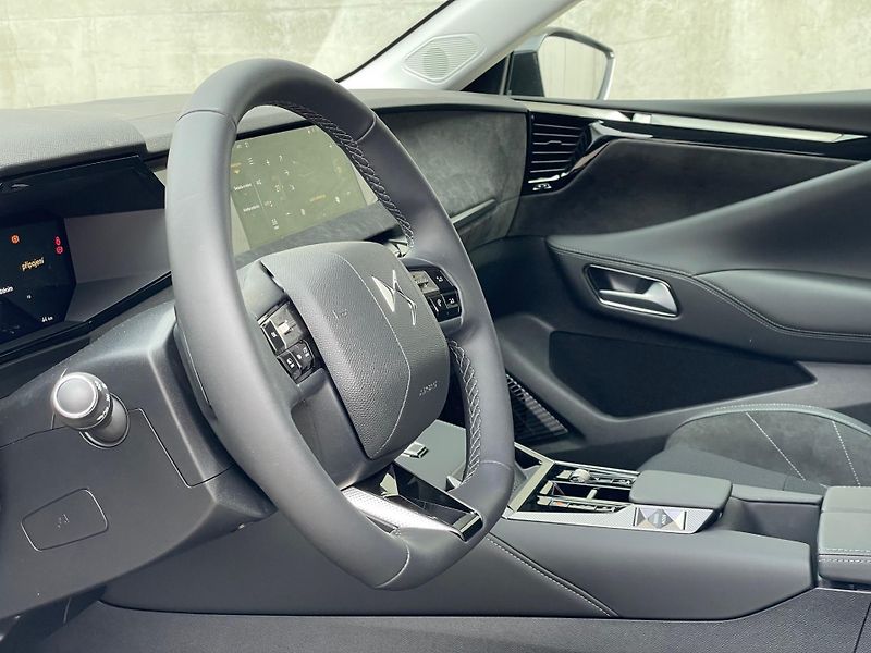 DS Automobiles DS N°4 (2026) ETOILE HYBRID 145 - fotka 19 z 31