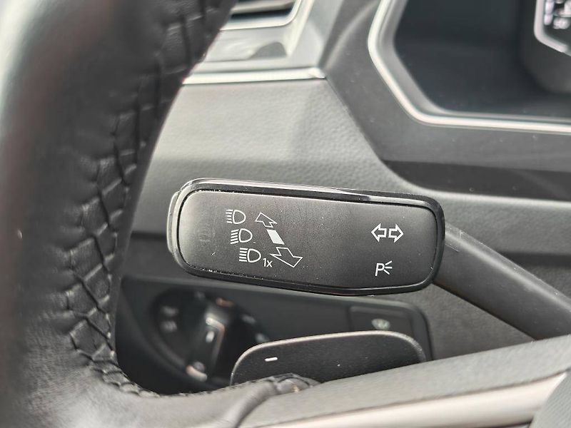 Volkswagen Tiguan Elegance 4Motion 2,0TDI - fotka 18 z 28