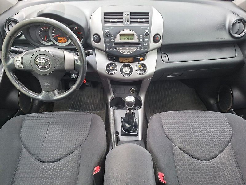 Toyota RAV4 (2007) 2.2 D-CAT 130kW 4X4 -TAŽ.ZAŘ. - fotka 10 z 35