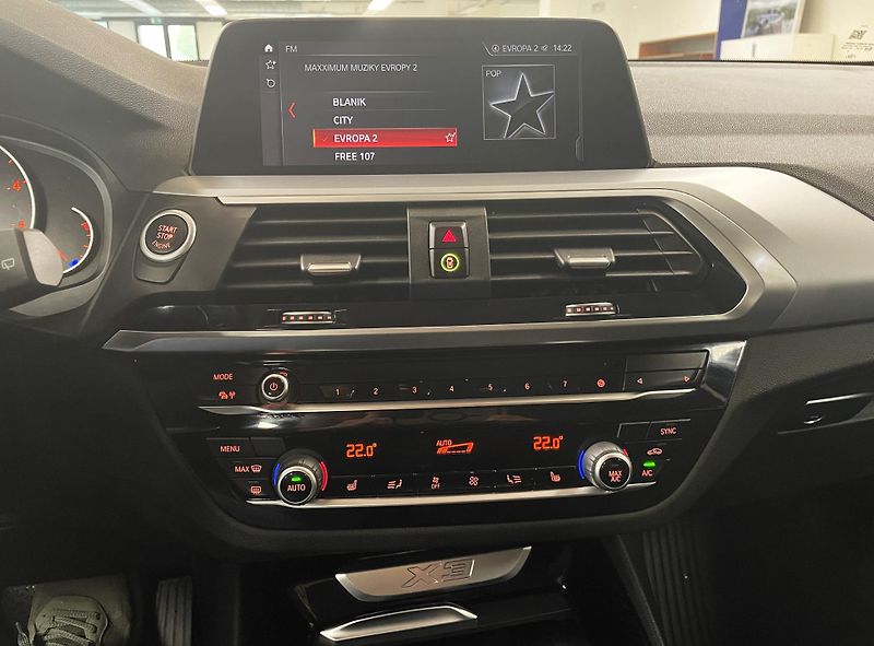BMW X3 20d xDrive 140kW, ČR - fotka 18 z 30