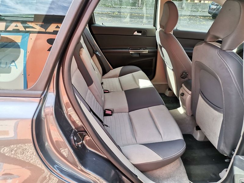 Volvo V50 (2005) 2.0D 100kw Klima Tažné Z. - fotka 17 z 26