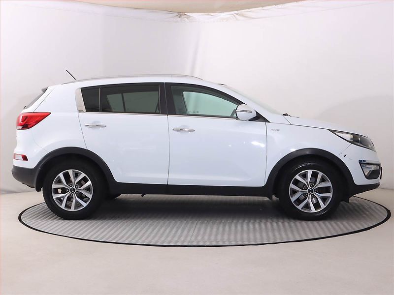 Kia Sportage (2015) 2.0 CRDi, 4X4, Automat - fotka 6 z 19