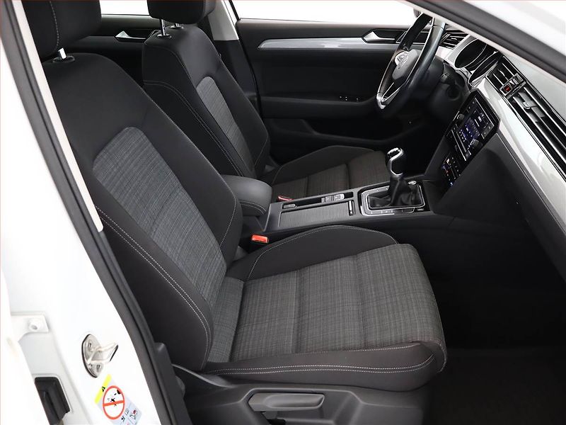 Volkswagen Passat (2020) Business 1.5 TSI, Serv.kniha - fotka 7 z 16