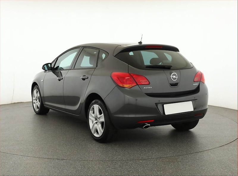 Opel Astra (2011) 1.4 T, Serv.kniha, Tempomat - fotka 4 z 12