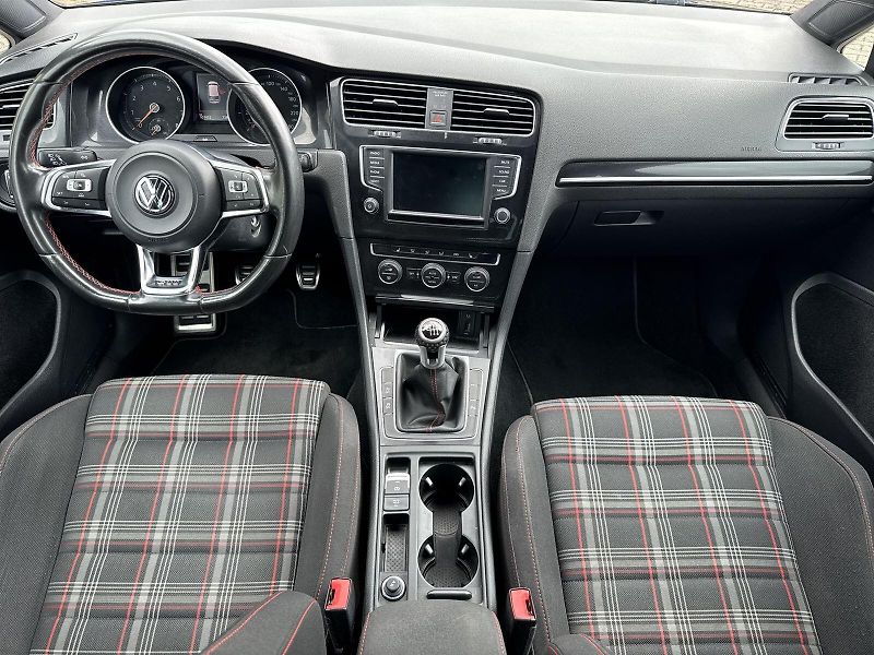 Volkswagen Golf (2016) 2.0 TSI GTI - fotka 5 z 28