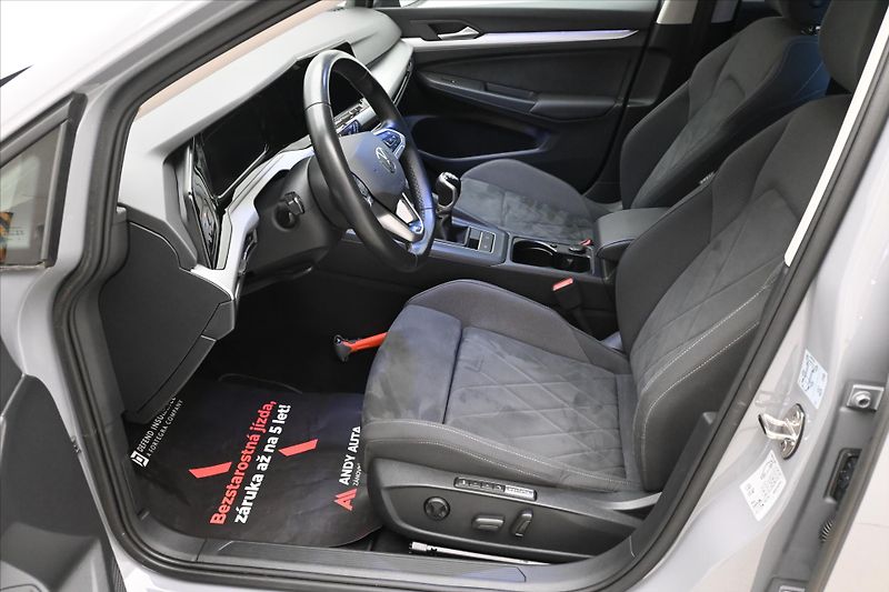 Volkswagen Golf 1,5 TSI 96 kW Life Business Zá - fotka 13 z 31
