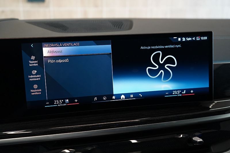 BMW X5 40d xDrive, Vzduch, Tažné, HUD - fotka 30 z 47