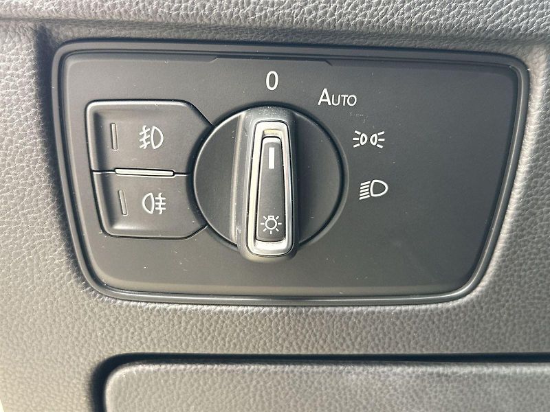 Volkswagen Passat (2021) Variant 2.0 TDI DSG Business - fotka 13 z 34