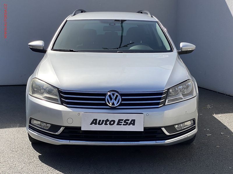 Volkswagen Passat (2013) 2.0 TDi, Comfortline - fotka 2 z 17