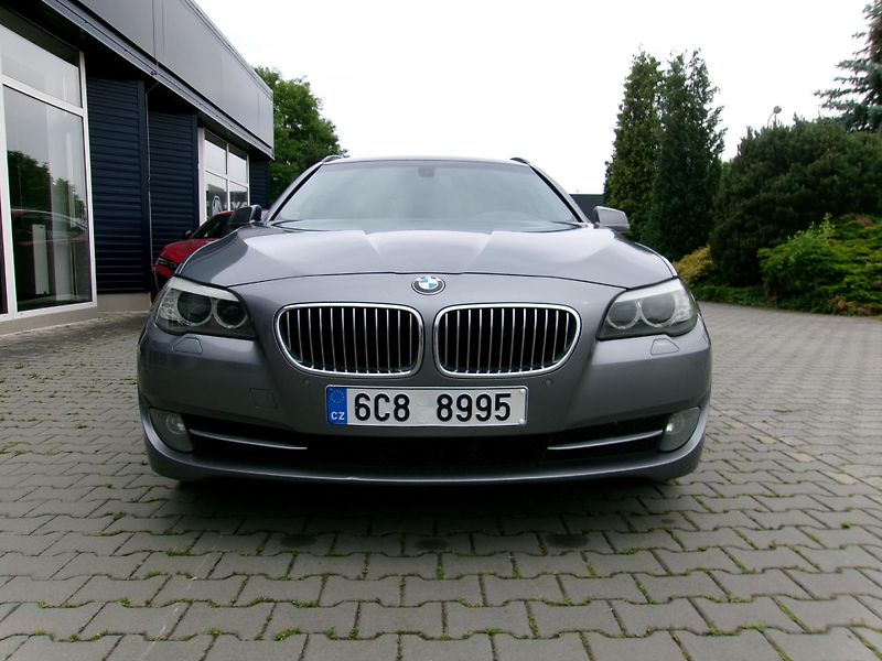 BMW Řada 5 (2010) 520d combi  - fotka 4 z 28