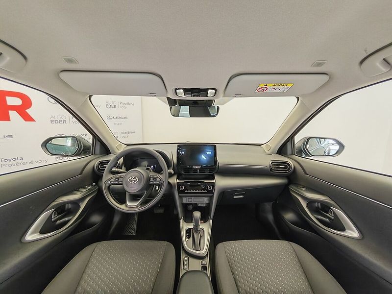 Toyota Yaris Cross 1.5 Hybrid ( 115k ) e-CVT 4x2 - fotka 12 z 33