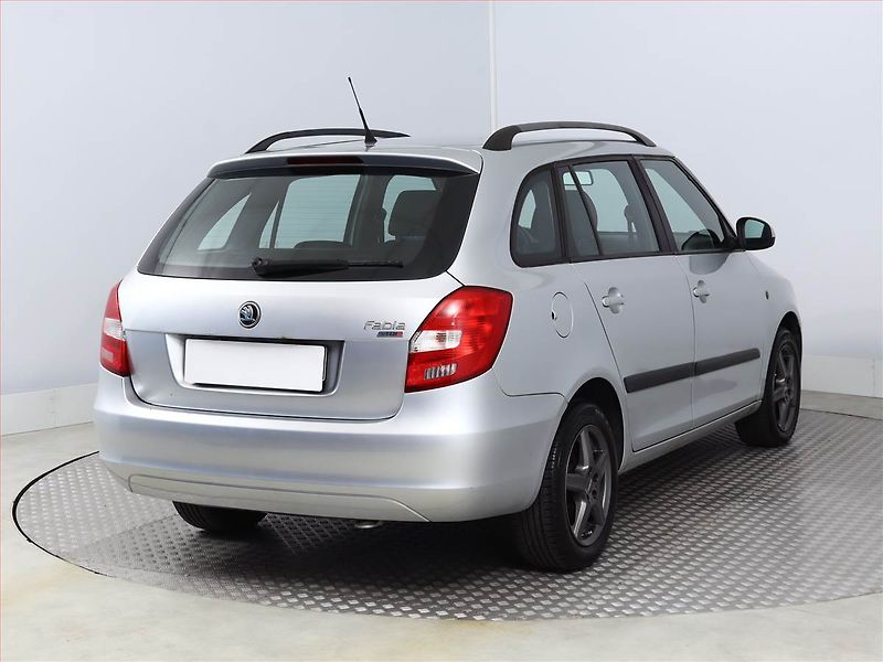 Škoda Fabia (2010) 1.6 TDI, po STK, dobrý stav - fotka 5 z 13