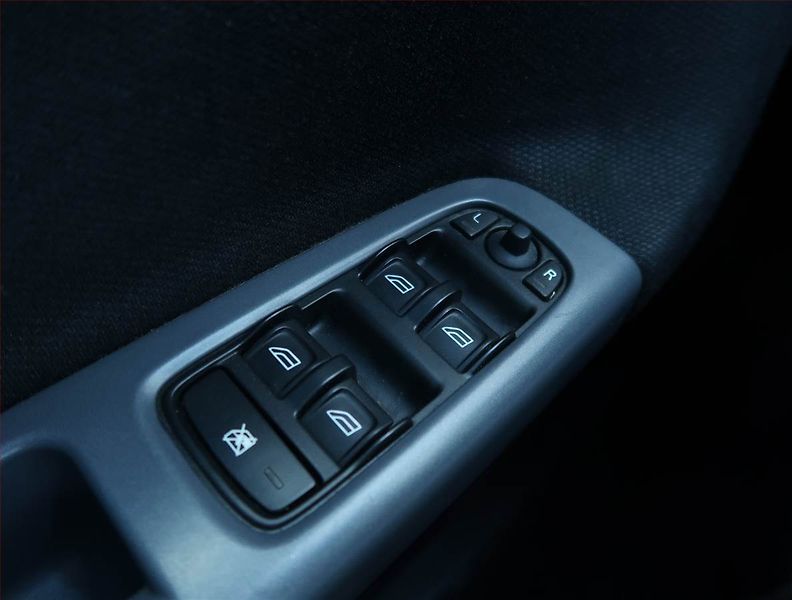Volvo V50 (2008) 1.8 i, Klima, jezdí skvěle - fotka 14 z 14