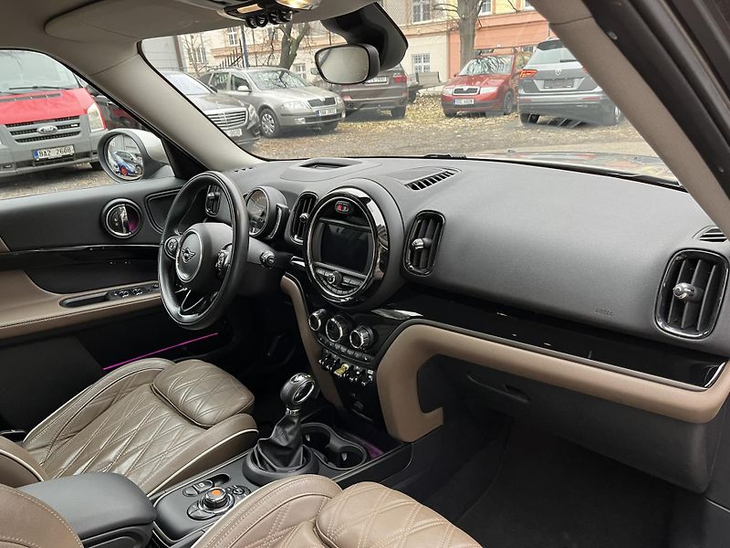 Mini Countryman (2019) COOPER SE ALL4 - fotka 16 z 37